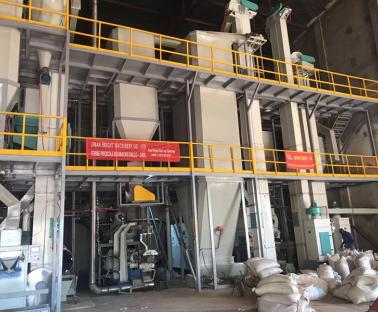 4tons/h मछली फ़ीड उत्पादन लाइन स्थापना समाप्त हो गया और बूट समारोह पकड़ो