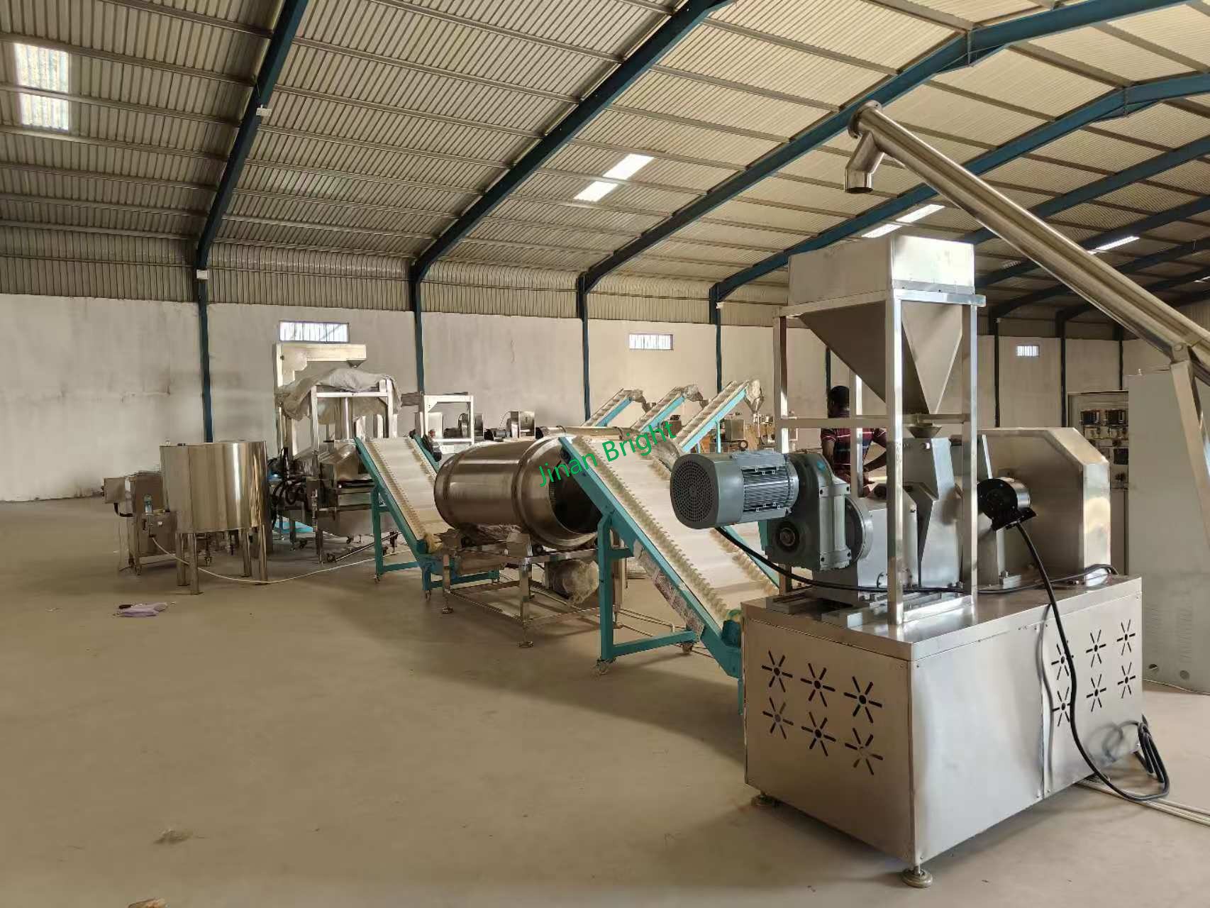 Linha de produção Kurkure instalada com sucesso Linha de produção Kurkure instalada com sucesso