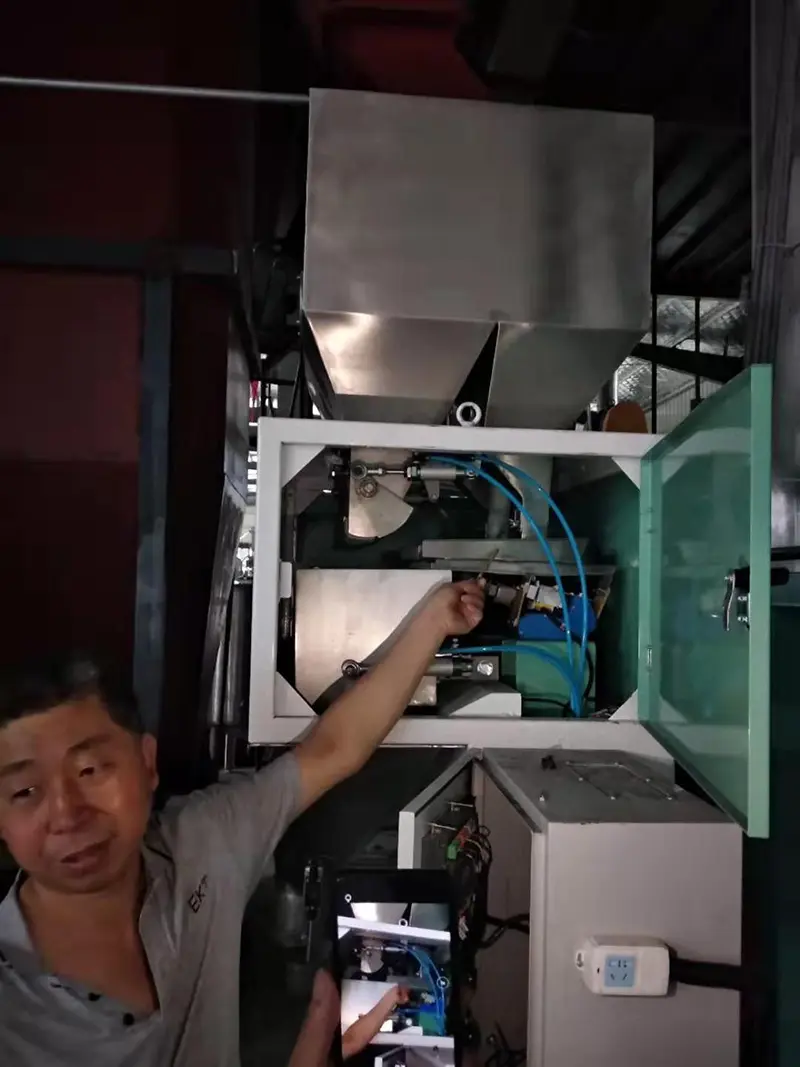 The engineer trains the customer's staff at the customer's site for pet food production line