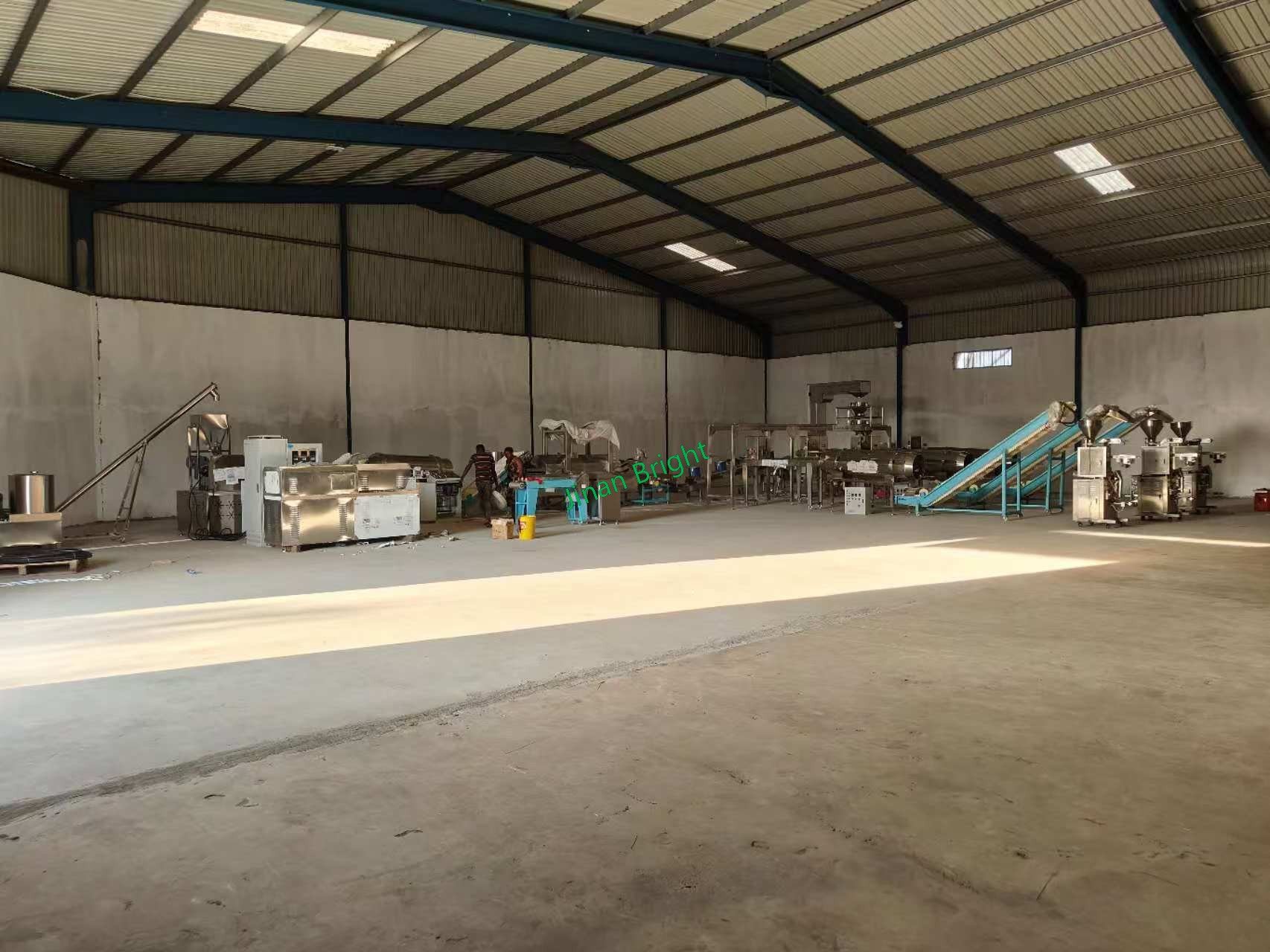 Linha de produção Kurkure instalada com sucesso Linha de produção Kurkure instalada com sucesso